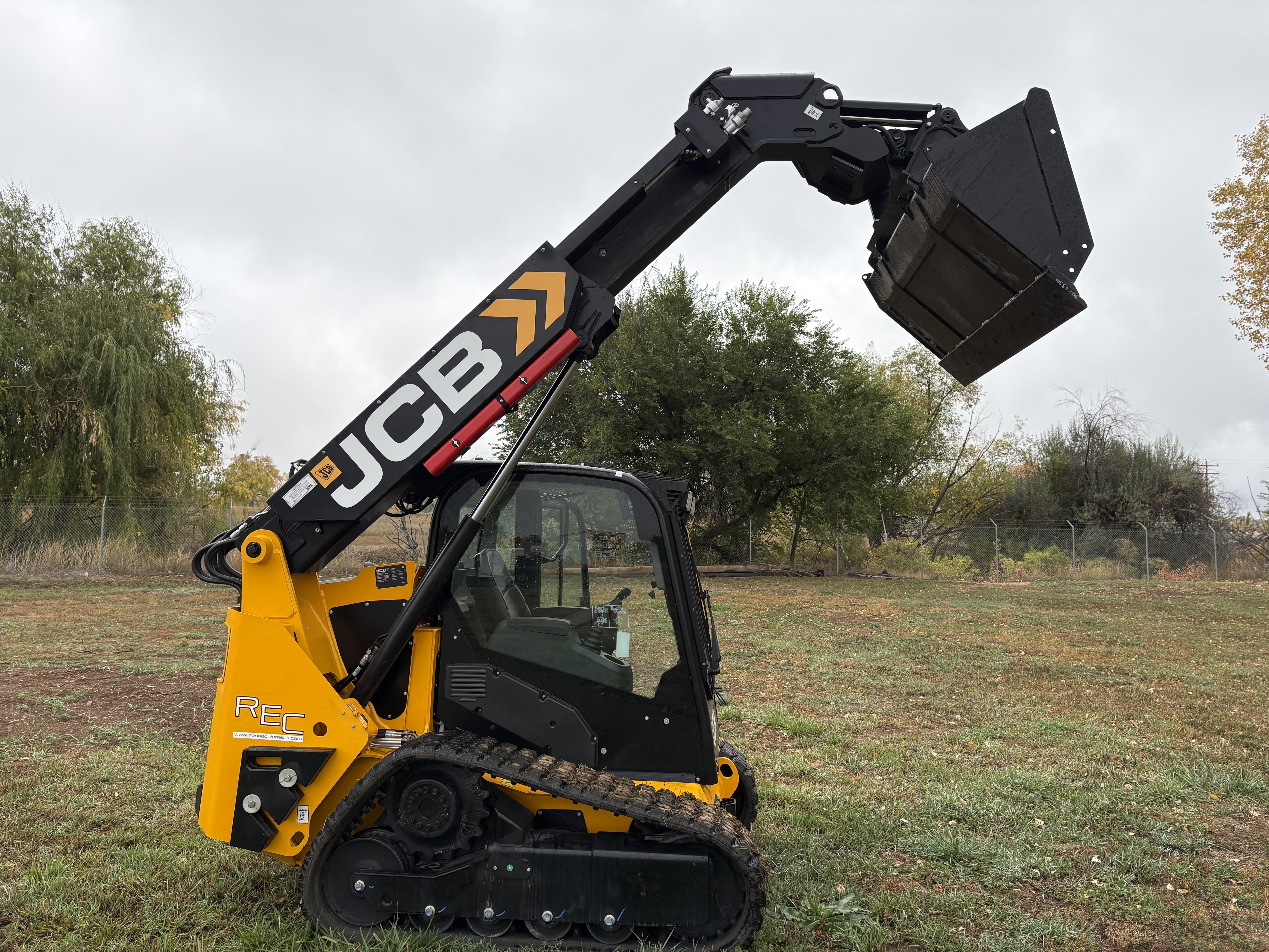 2026 JCB 2TS-7T Loader